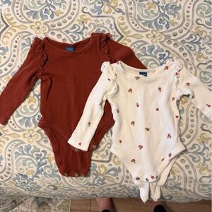 Old Navy Baby Bodysuits in Rust and Cream